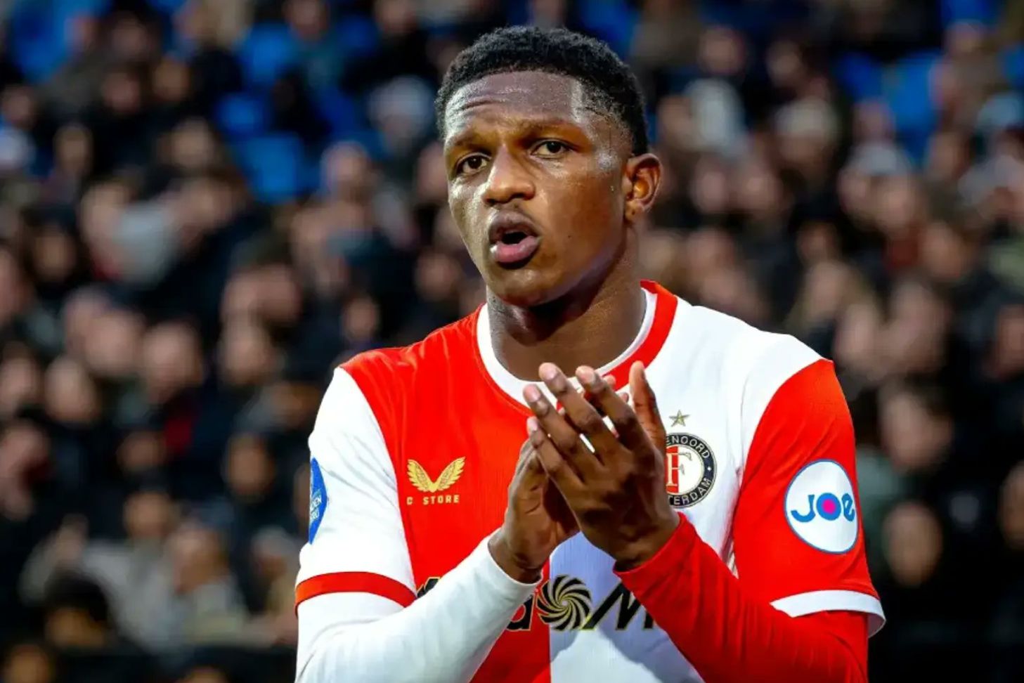 وسائل إعلام هولندية: بايرن مهتم بلاعب فينورد الشاب جيفارو وسيرسل الكشافة لمراقبته الليلة