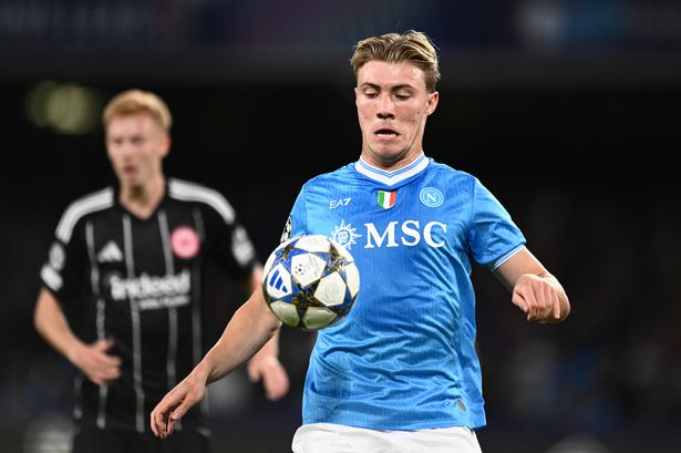 مانشستر يونايتد: أراد هويلين حقًا البقاء في مانشستر يونايتد، لكن موقفه تغير في كأس العالم