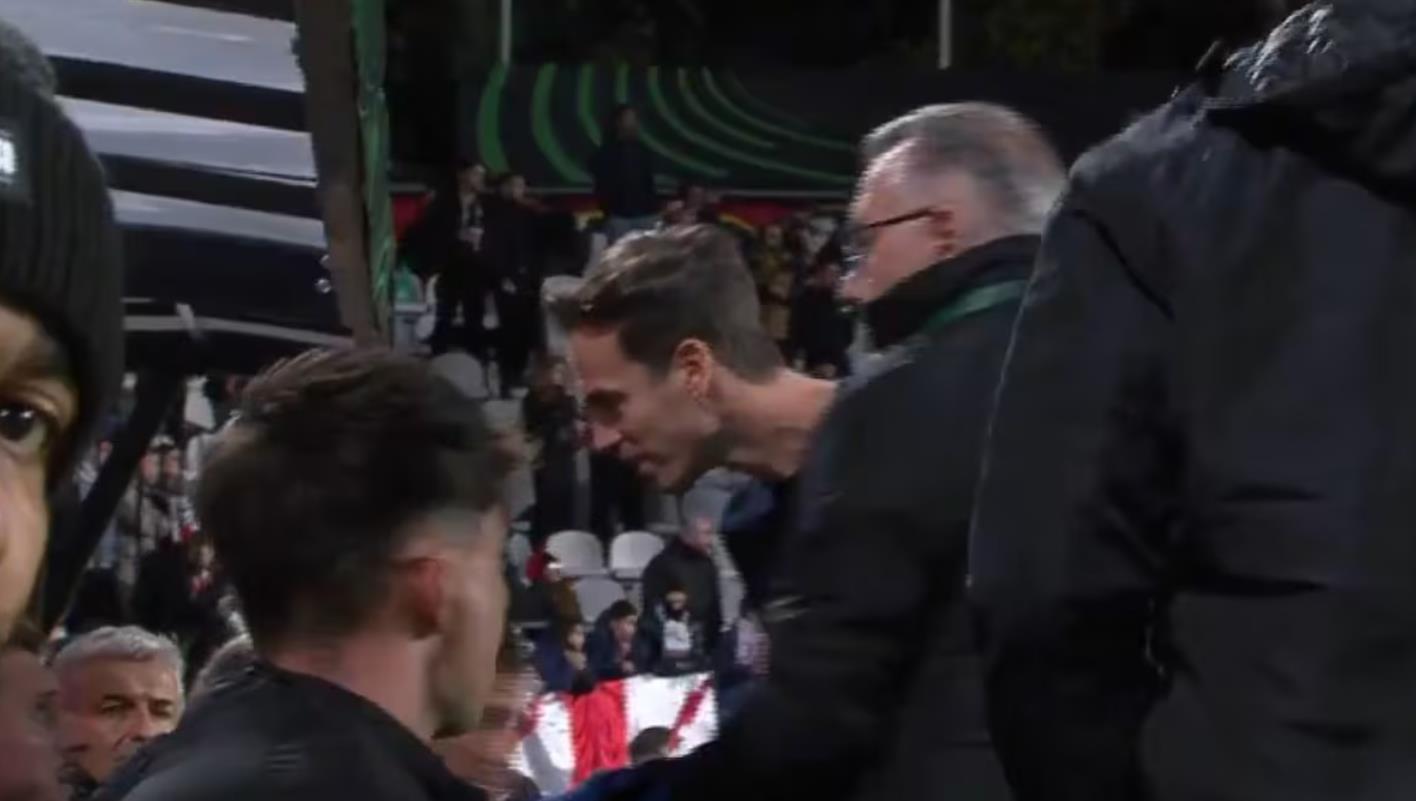 وسائل إعلام إسبانية: مدرب رايو فايكانو تشاجر مع لاعبيه ورابطة أبطال أوروبا لم يحضروا المؤتمر الصحفي بعد ذلك