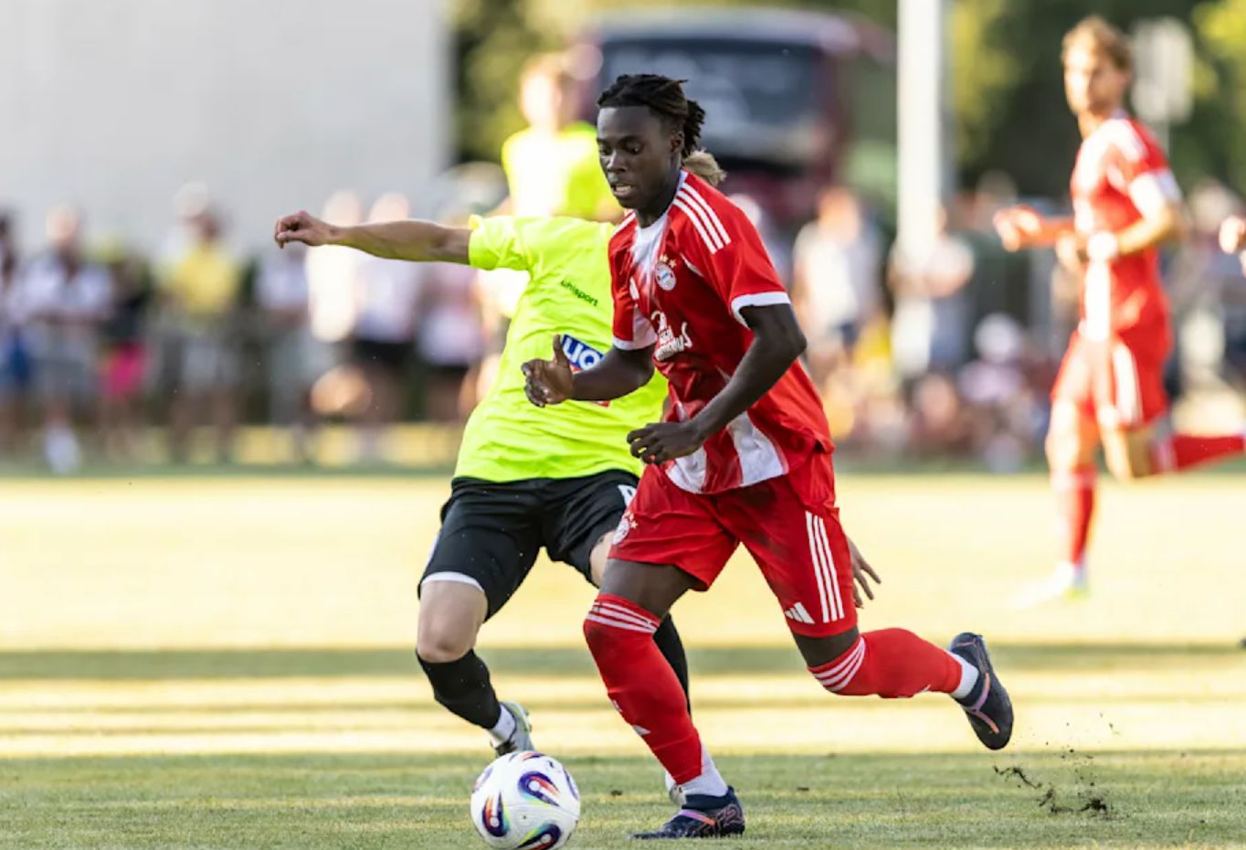 بيلد: أُعيد لاعب بايرن ميونخ البالغ من العمر 17 عامًا إلى ناديه القديم بعد ارتياده أماكن الحياة الليلية