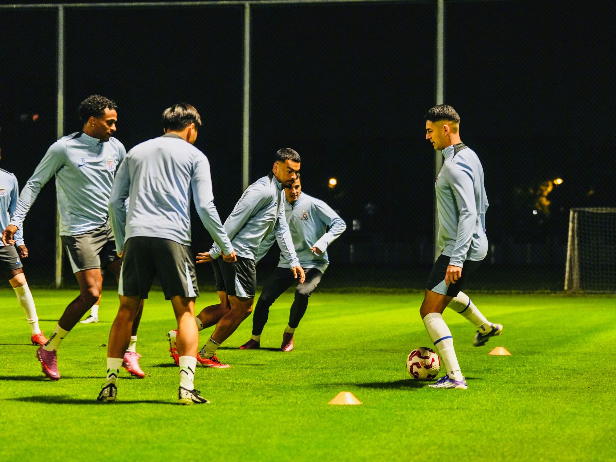 أعاد فريق شينهوا تجميع صفوفه الأول اليوم، وسيقدم ليو تشينجيو ويانغ هاويو تقاريرهما إلى فريق كرة القدم للرجال تحت 22 سنة.