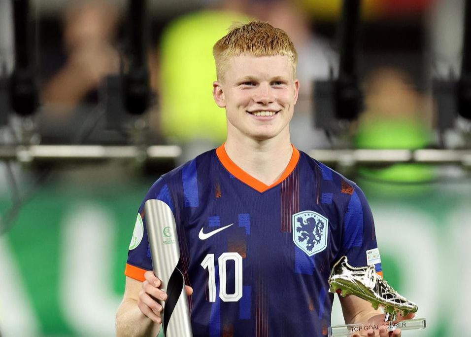 رد شميدت على كومان: قد يكون من المنطقي مقارنتي ببيدري، السعي للحصول على كأس الموت