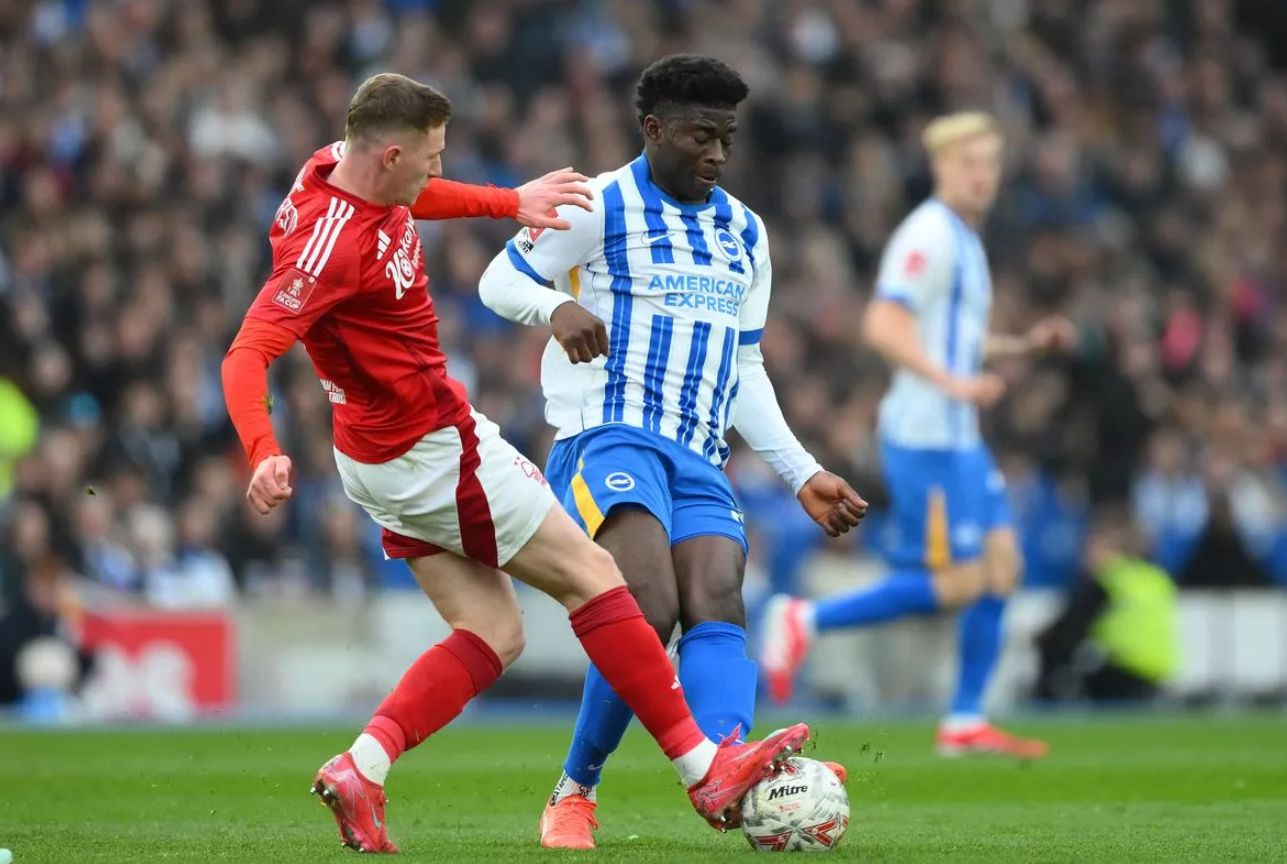 وسائل إعلام بريطانية: مانشستر يونايتد يخطط لتعزيز خط وسطه في الصيف المقبل، مع أن يصبح أندرسون وباليبا هدفين للمرشحين