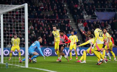 بي إس في أيندهوفن vs يوفنتوس