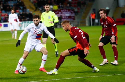 لاتفيا vs ألمينو