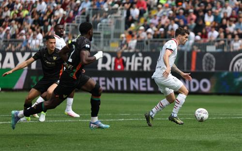 البندقية ضد ميلان