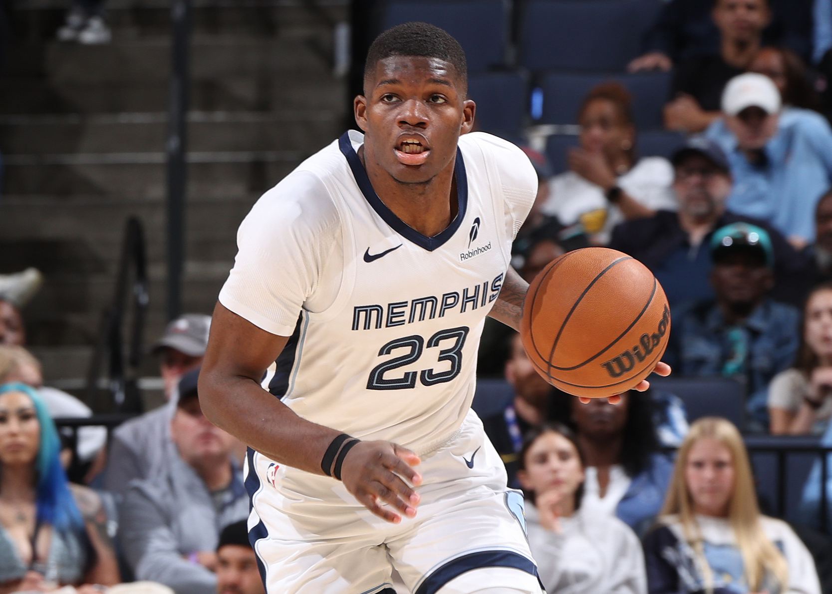 في مقابل يانغ هانسن + ثلاث اختيارات مسودة! وسجل لاعب جريزليز الجديد كاوارد 27 نقطة اليوم