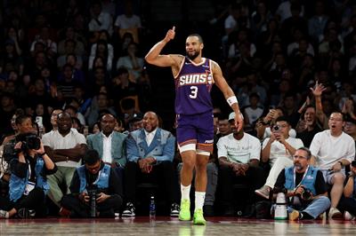 الأمر متروك لك! صنع ديلون 3 من 7 رميات ثلاثية في الشوط وساهم بـ 15 نقطة.