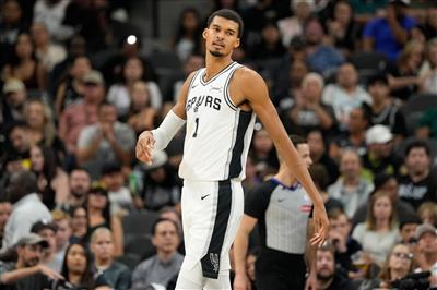 وعمل بونياما وكورنيه بجد، وسجل كل منهما 12 نقطة في الشوط الأول، وهو أعلى رقم في الفريق.