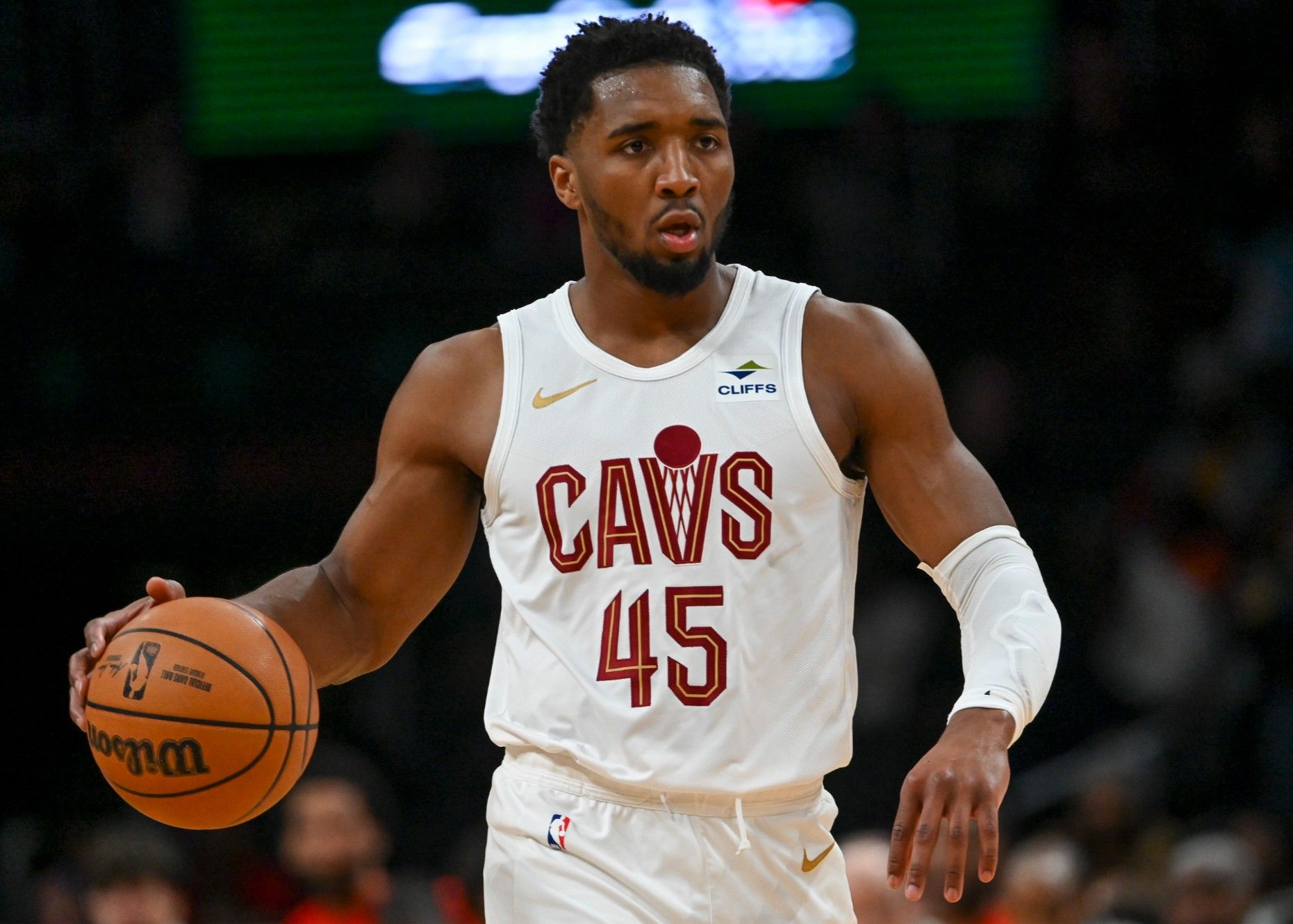 تصنف وسائل الإعلام الأمريكية نسبة التسديد الحقيقية في دوري كرة السلة الأمريكي للمحترفين: يتصدر ميتشل القائمة، ويحتل ناجتس المركزين الثاني والثالث