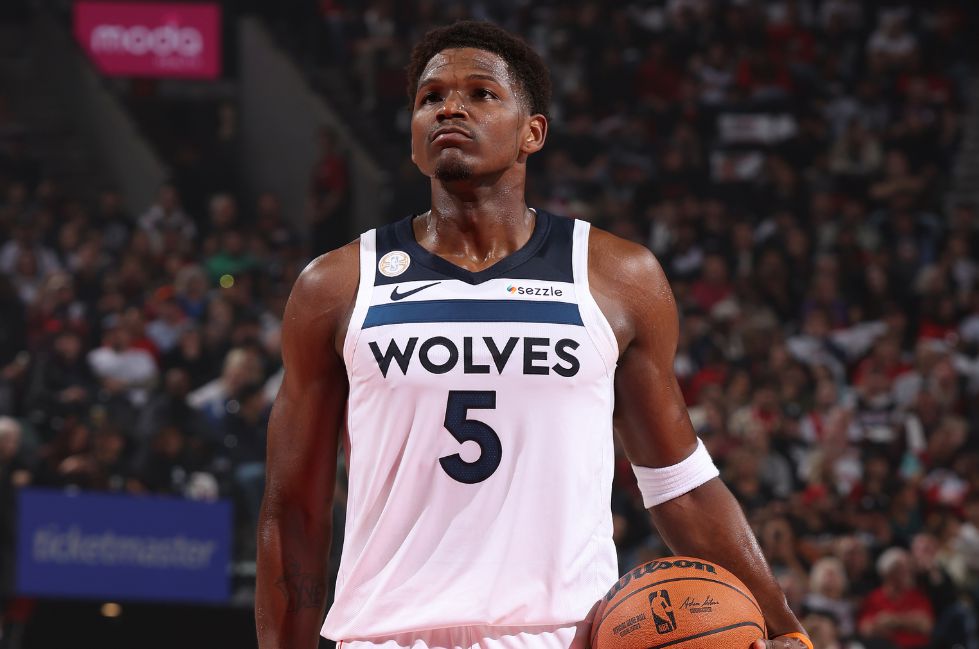 عاد إدواردز إلى الملعب وسجل 15 نقطة و5 تمريرات حاسمة و3 أخطاء في المباراة الأولى، مع انخفاض الفريق زائد ناقص -25.