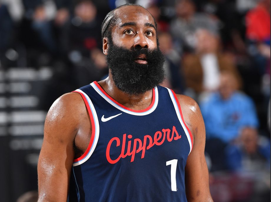 أتمنى لكم لعبة جيدة! وسجل هاردن وكولينز 37 نقطة في الشوط الأول وقاد الفريق للحفاظ على الصدارة.