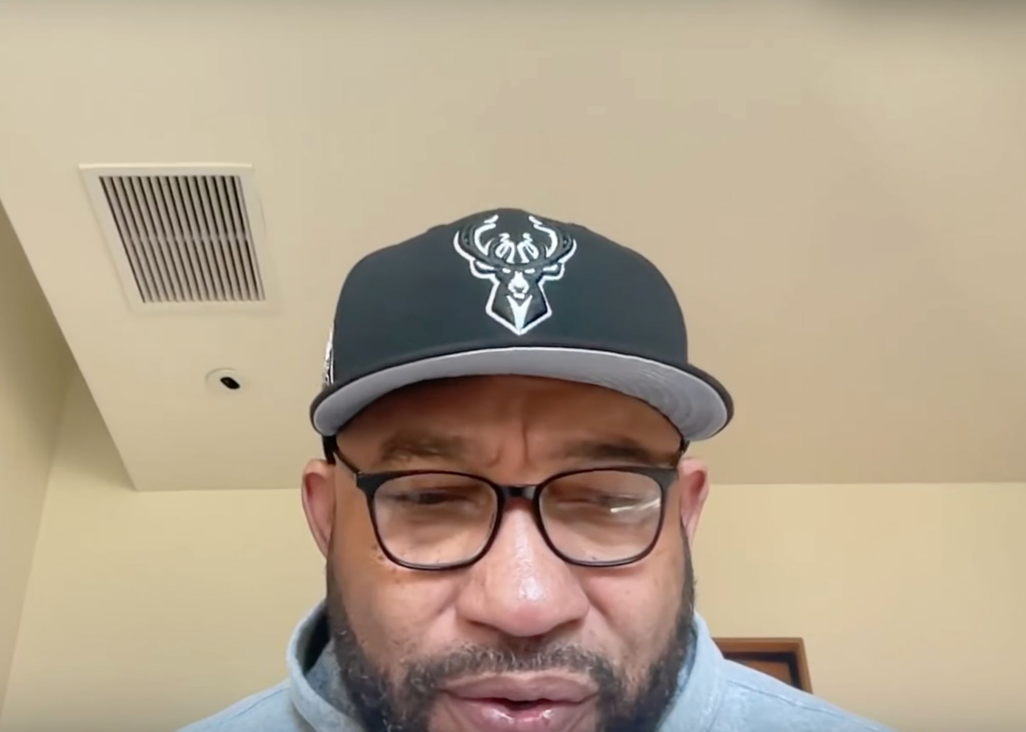 هام: عندما كنت أقوم بتدريب الليكرز، كانت التشكيلة غير متوازنة وكانت هناك مشاكل مختلفة بين النجوم.