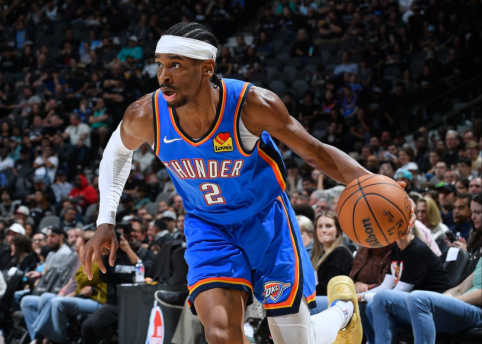 وسجل ألكسندر 12 نقطة في الربع الثالث وسجل 30+9 بعد ثلاثة أرباع.