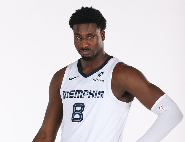 سجل فريق Grizzlies 4 رميات ثلاثية من أصل 23 في الشوط الأول، مسجلاً 46 نقطة فقط مقابل 21 نقطة للجيش الأخضر.