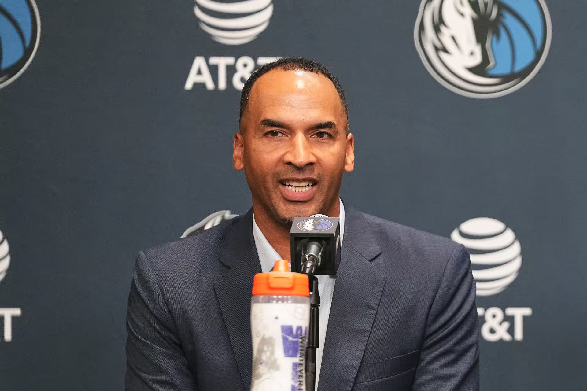 مراسل شهير: مافريكس يستهدف ليندسي نائب رئيس العمليات في بيستونز والكوبي يحثه على تولي منصب المدير العام