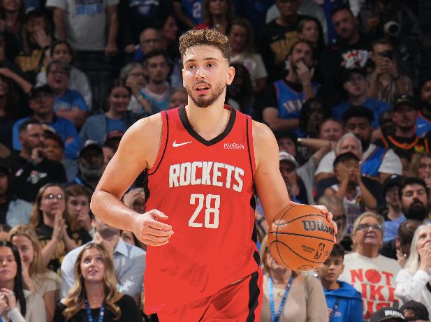 غاب عن أول ثلاثية مزدوجة هذا الموسم! وسجل شين كيونغ 25 نقطة واستحوذ على 10 متابعات و9 تمريرات حاسمة