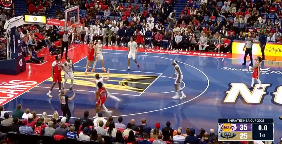 انتهت مهلة مؤشر مورفي الثلاثي عند الجرس وسجل 13 نقطة في الربع الأول.