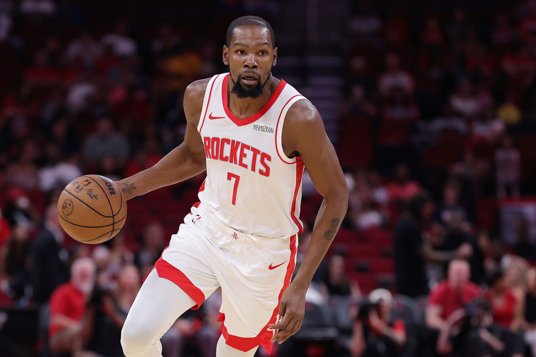 بلغت نسبة تسديد KD ضد المنافسين في مباراتين 14.3%، ولم يسجل سوى 3 أهداف في 21 مرة ضد المنافسين.
