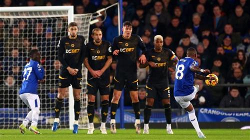 إيفرتون ضد وولفرهامبتون